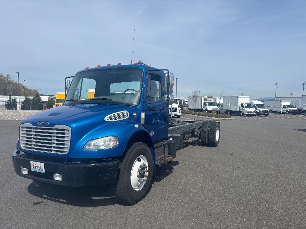 Cab and Chassis Truck-Light and Medium Duty Trucks-Freightliner-2020-M2-Everett-WA-153,367\n\t\tmiles-$ 45,000 - Image 3