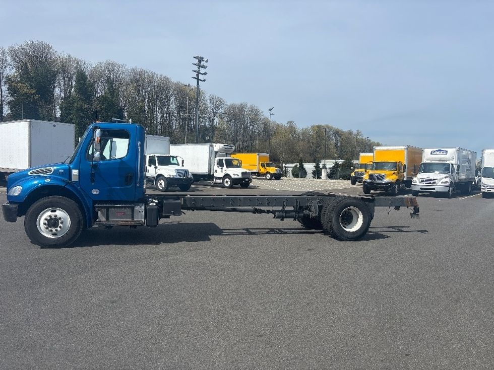 Cab and Chassis Truck-Light and Medium Duty Trucks-Freightliner-2020-M2-Everett-WA-153,367\n\t\tmiles-$ 45,000 - Image 4