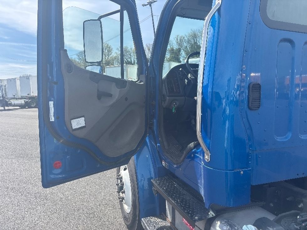 Cab and Chassis Truck-Light and Medium Duty Trucks-Freightliner-2020-M2-Everett-WA-153,367\n\t\tmiles-$ 45,000 - Image 9