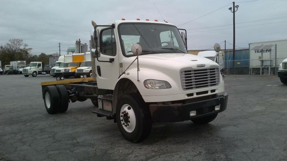 Cab and Chassis Truck-Light and Medium Duty Trucks-Freightliner-2020-M2-Forest Park-GA-174,563\n\t\tmiles-$ 39,250 - Image 1