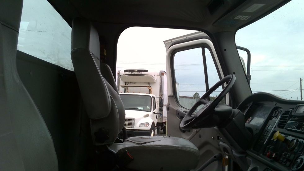 Cab and Chassis Truck-Light and Medium Duty Trucks-Freightliner-2020-M2-Forest Park-GA-174,563\n\t\tmiles-$ 39,250 - Image 17