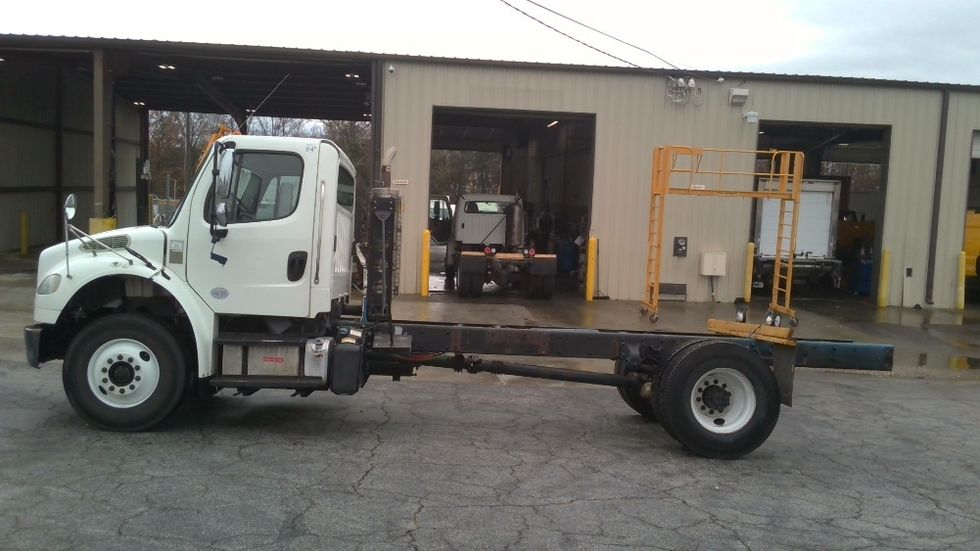 Cab and Chassis Truck-Light and Medium Duty Trucks-Freightliner-2020-M2-Forest Park-GA-174,563\n\t\tmiles-$ 39,250 - Image 4