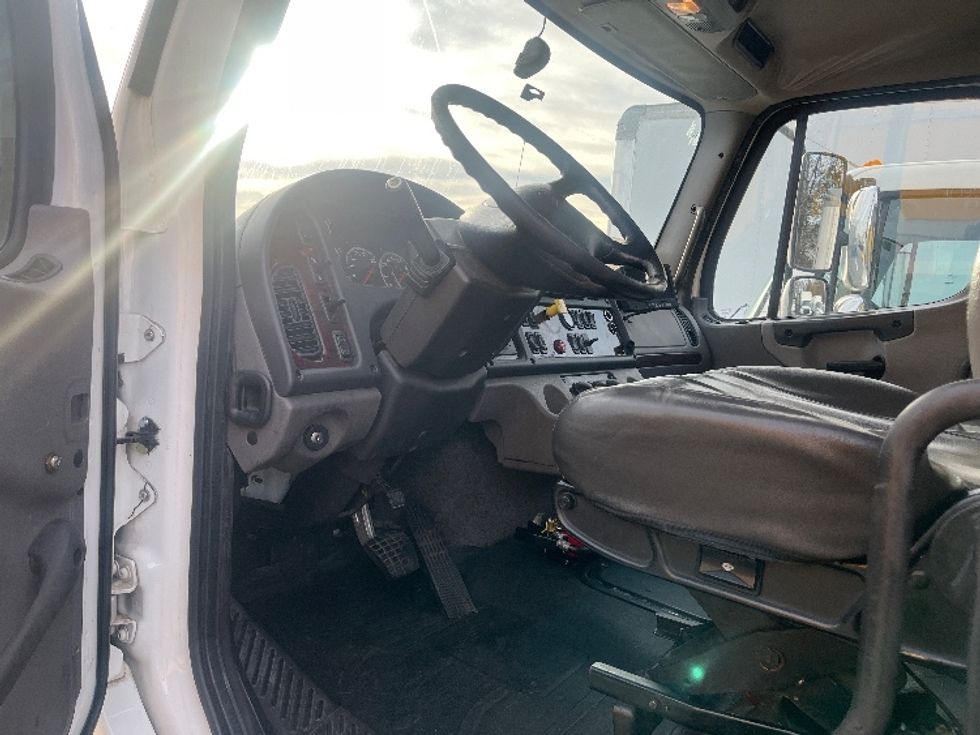 Cab and Chassis Truck-Light and Medium Duty Trucks-Freightliner-2020-M2-Forest Park-GA-253,316\n\t\tmiles-$ 25,750 - Image 15