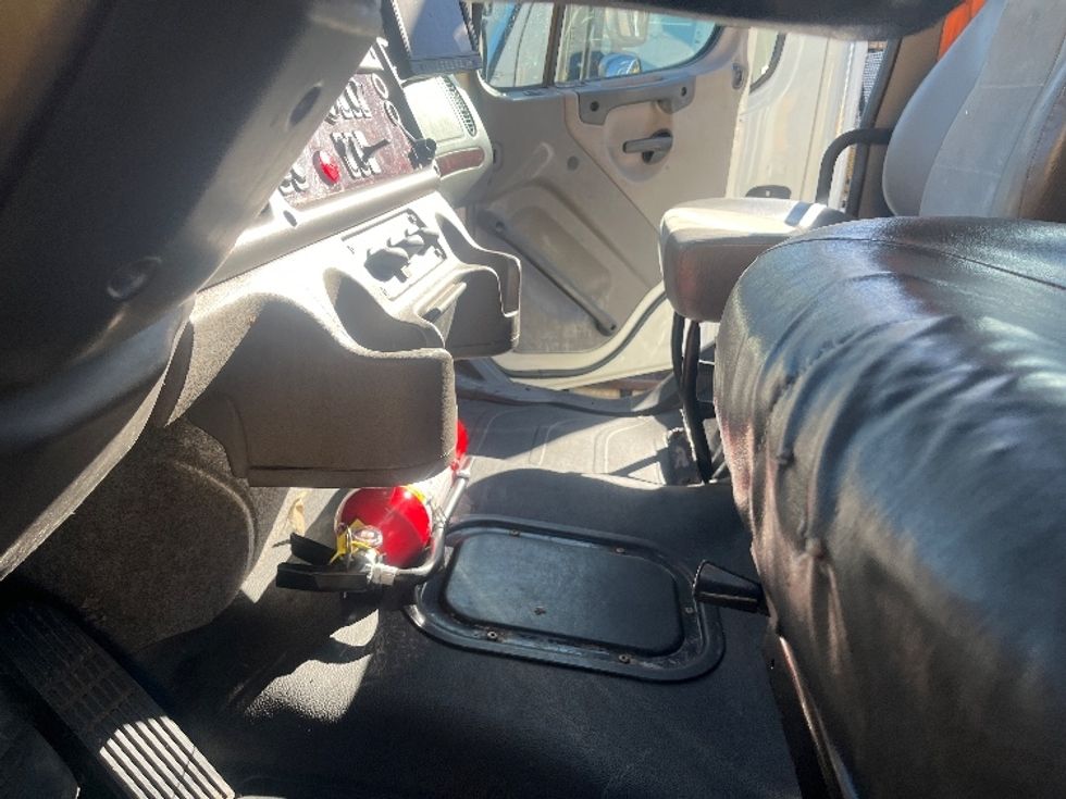 Cab and Chassis Truck-Light and Medium Duty Trucks-Freightliner-2020-M2-Forest Park-GA-253,316\n\t\tmiles-$ 25,750 - Image 17