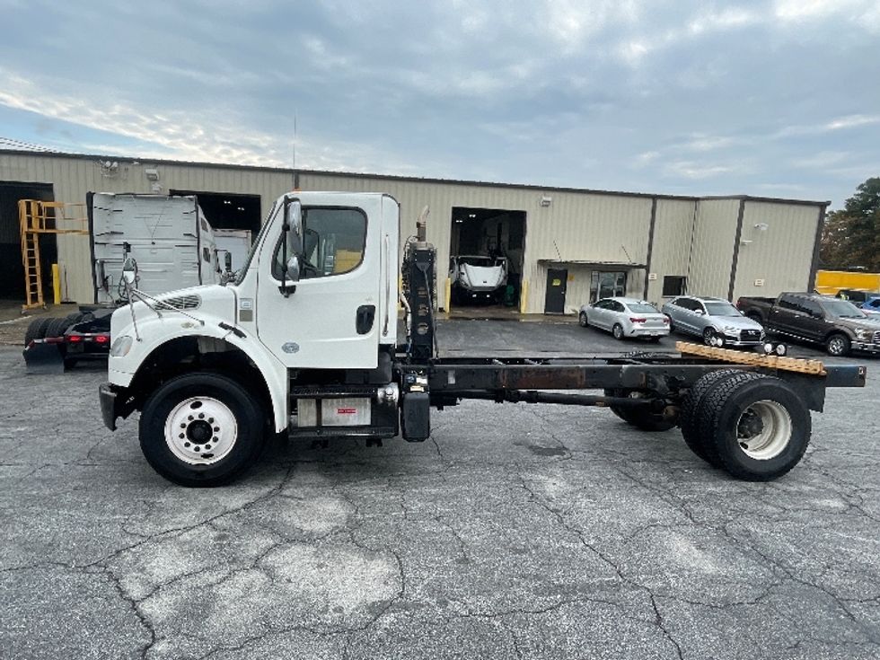Cab and Chassis Truck-Light and Medium Duty Trucks-Freightliner-2020-M2-Forest Park-GA-253,316\n\t\tmiles-$ 25,750 - Image 4