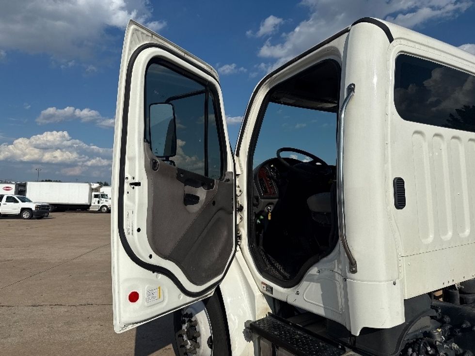 Cab and Chassis Truck-Light and Medium Duty Trucks-Freightliner-2020-M2-Grand Prairie-TX-264,999\n\t\tmiles-$ 23,000 - Image 16