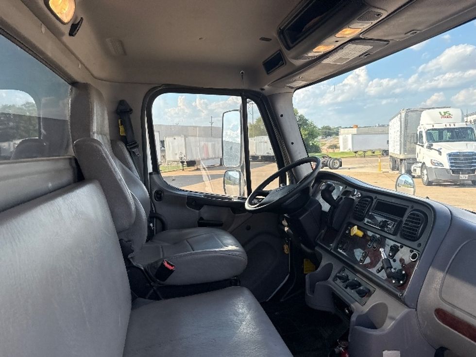 Cab and Chassis Truck-Light and Medium Duty Trucks-Freightliner-2020-M2-Grand Prairie-TX-264,999\n\t\tmiles-$ 23,000 - Image 22