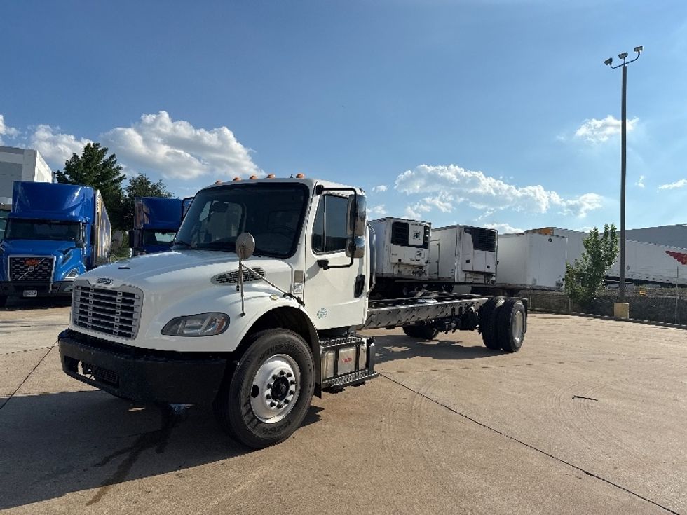 2020 Freightliner M2 106 Medium Duty photo 3