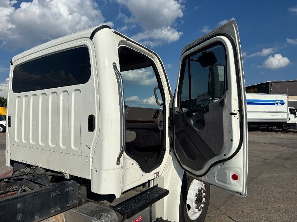 Cab and Chassis Truck-Light and Medium Duty Trucks-Freightliner-2020-M2-Grand Prairie-TX-321,838\n\t\tmiles-$ 23,000 - Image 20