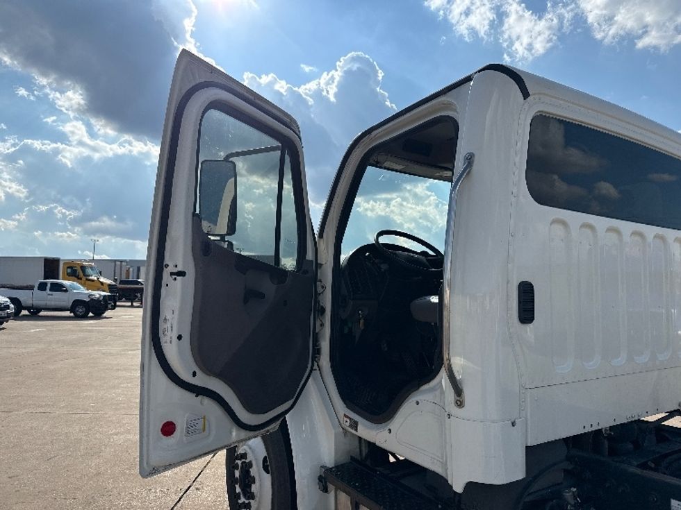 Cab and Chassis Truck-Light and Medium Duty Trucks-Freightliner-2020-M2-Grand Prairie-TX-420,183\n\t\tmiles-$ 23,000 - Image 16