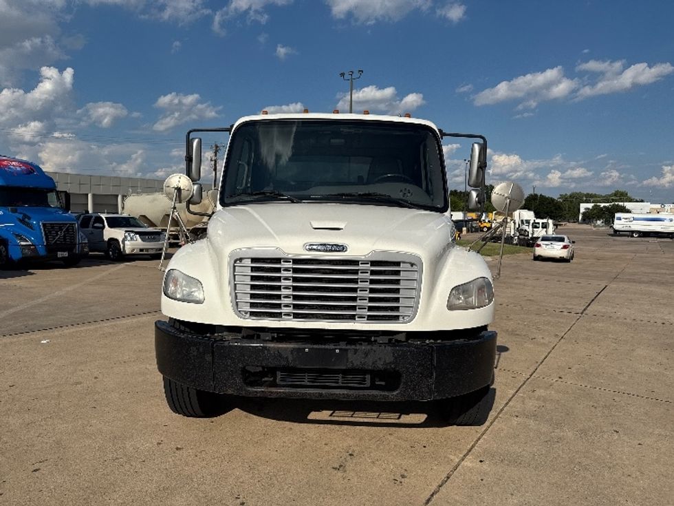 2020 Freightliner M2 106 Medium Duty photo 2