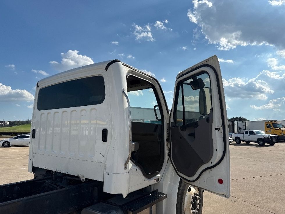 Cab and Chassis Truck-Light and Medium Duty Trucks-Freightliner-2020-M2-Grand Prairie-TX-420,183\n\t\tmiles-$ 23,000 - Image 20