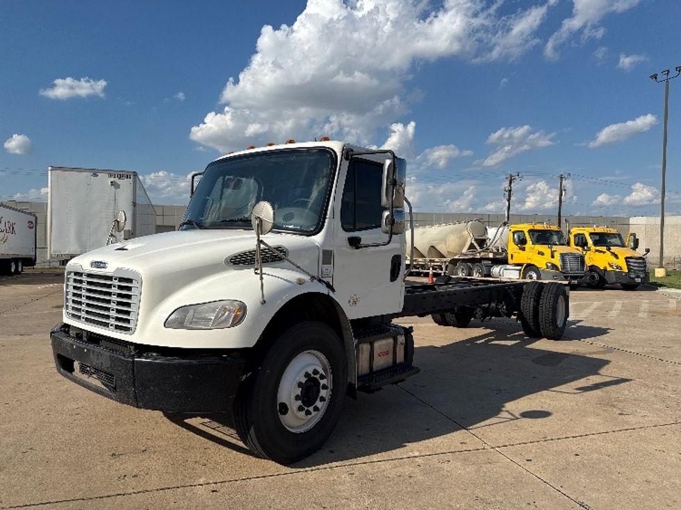 2020 Freightliner M2 106 Medium Duty photo 3