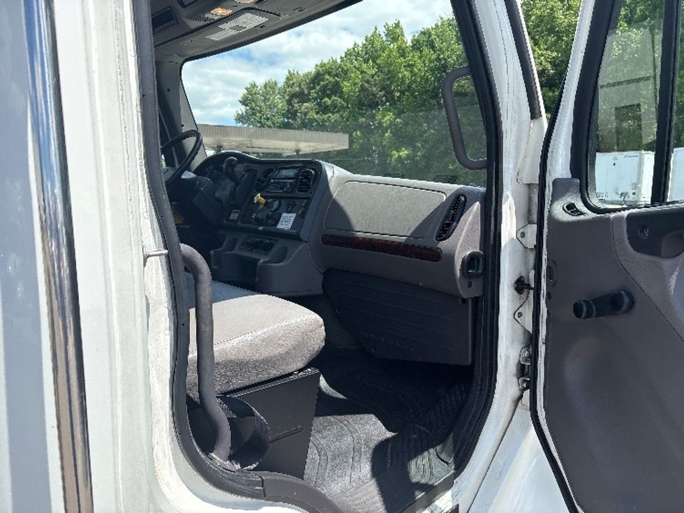 Cab and Chassis Truck-Light and Medium Duty Trucks-Freightliner-2020-M2-Greensboro-NC-143,849\n\t\tmiles-$ 43,250 - Image 15