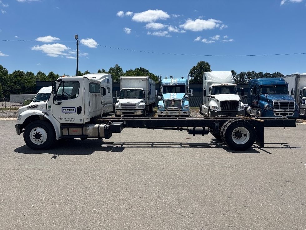 Cab and Chassis Truck-Light and Medium Duty Trucks-Freightliner-2020-M2-Greensboro-NC-143,849\n\t\tmiles-$ 43,250 - Image 4