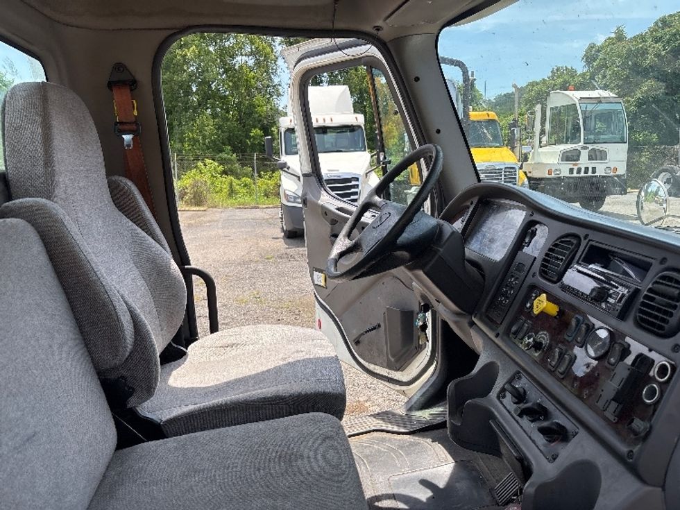 Cab and Chassis Truck-Light and Medium Duty Trucks-Freightliner-2020-M2-Martinsville-VA-430,074\n\t\tmiles-$ 24,000 - Image 22