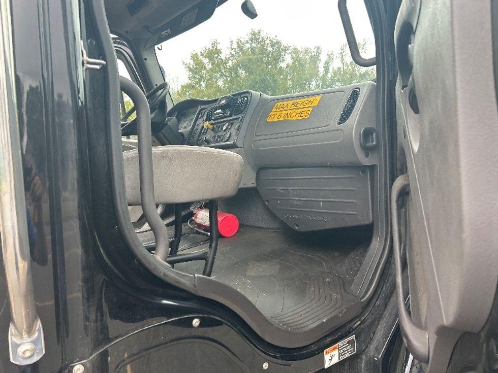 Cab and Chassis Truck-Light and Medium Duty Trucks-Freightliner-2020-M2-Montgomery-NY-170,725\n\t\tmiles-$ 54,000 - Image 20