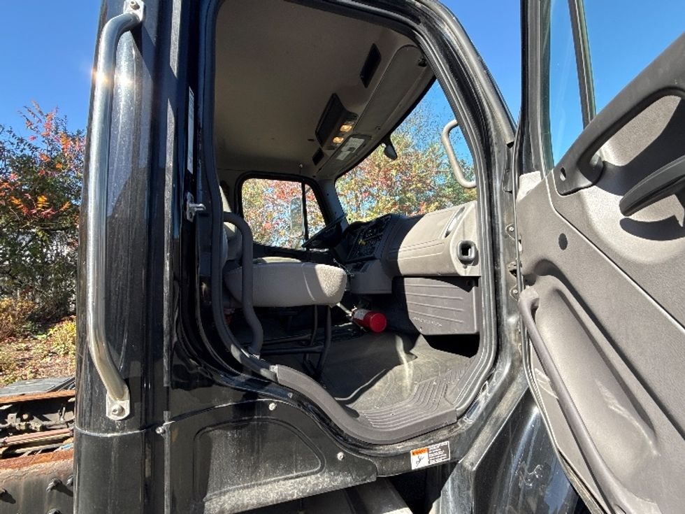 Cab and Chassis Truck-Light and Medium Duty Trucks-Freightliner-2020-M2-Montgomery-NY-342,845\n\t\tmiles-$ 27,250 - Image 15