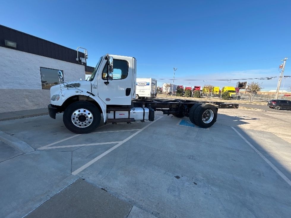 Cab and Chassis Truck-Light and Medium Duty Trucks-Freightliner-2020-M2-Oklahoma City-OK-366,284\n\t\tmiles-$ 23,000 - Image 4