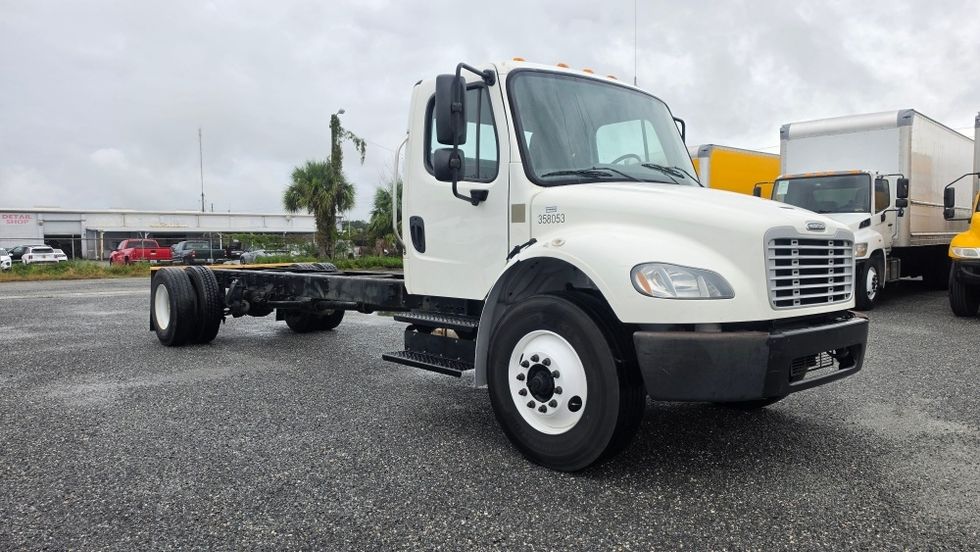 Cab and Chassis Truck-Light and Medium Duty Trucks-Freightliner-2020-M2-Pensacola-FL-242,832\n\t\tmiles-$ 35,750 - Image 1