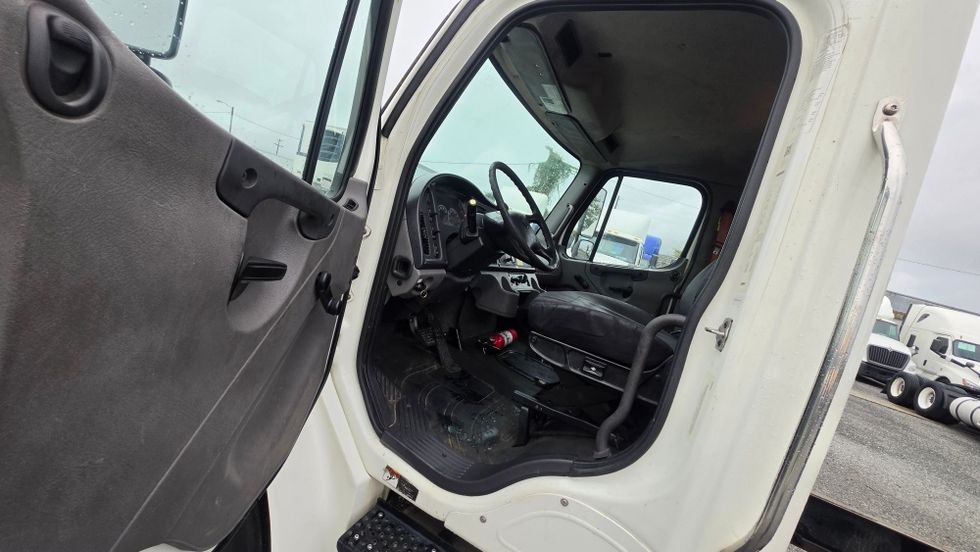 Cab and Chassis Truck-Light and Medium Duty Trucks-Freightliner-2020-M2-Pensacola-FL-242,832\n\t\tmiles-$ 35,750 - Image 11