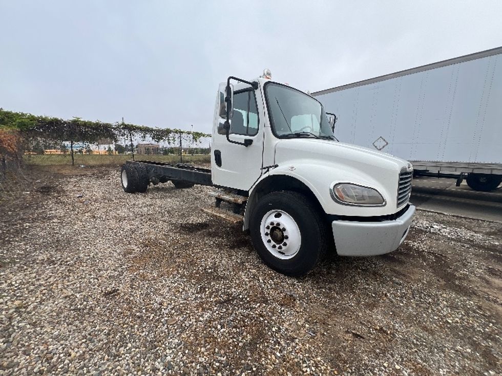 Cab and Chassis Truck-Light and Medium Duty Trucks-Freightliner-2020-M2-Plymouth-MI-188,774\n\t\tmiles-$ 35,750 - Image 1