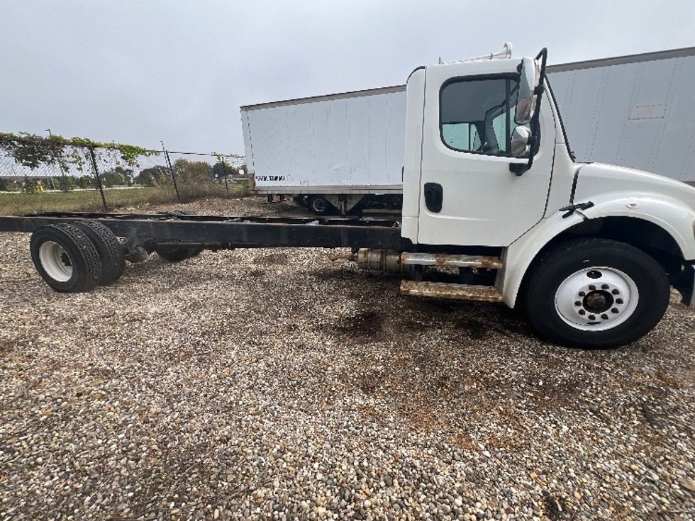 Cab and Chassis Truck-Light and Medium Duty Trucks-Freightliner-2020-M2-Plymouth-MI-188,774\n\t\tmiles-$ 35,750 - Image 15
