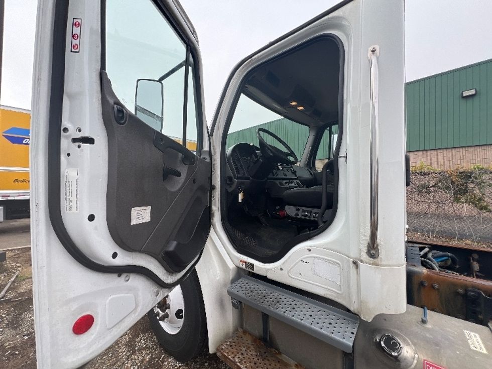 Cab and Chassis Truck-Light and Medium Duty Trucks-Freightliner-2020-M2-Plymouth-MI-188,774\n\t\tmiles-$ 35,750 - Image 16