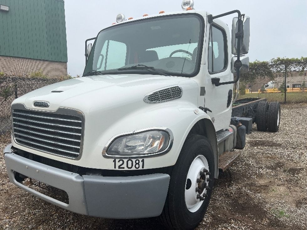 Cab and Chassis Truck-Light and Medium Duty Trucks-Freightliner-2020-M2-Plymouth-MI-188,774\n\t\tmiles-$ 35,750 - Image 3