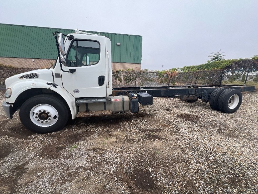 Cab and Chassis Truck-Light and Medium Duty Trucks-Freightliner-2020-M2-Plymouth-MI-188,774\n\t\tmiles-$ 35,750 - Image 4