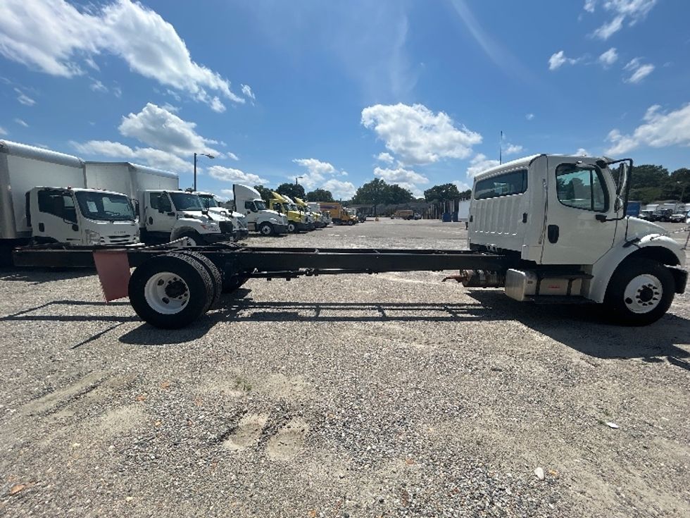 Cab and Chassis Truck-Light and Medium Duty Trucks-Freightliner-2020-M2-Prince George-VA-156,172\n\t\tmiles-$ 48,000 - Image 15