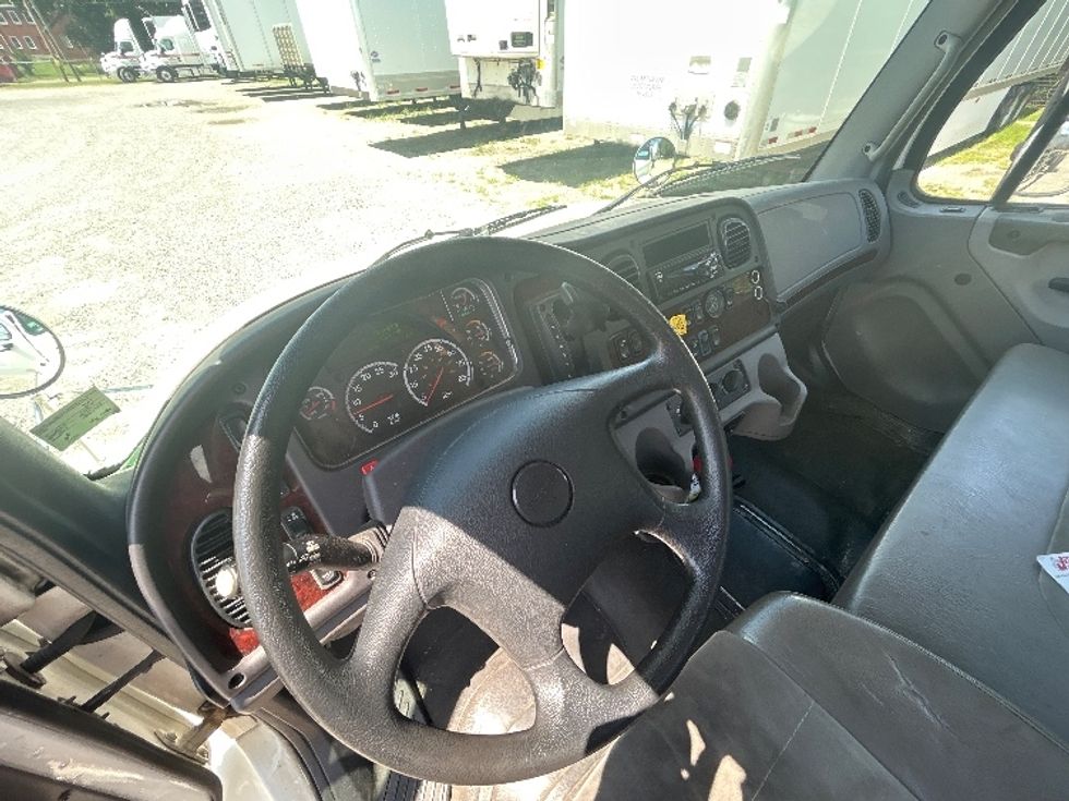 Cab and Chassis Truck-Light and Medium Duty Trucks-Freightliner-2020-M2-Prince George-VA-156,172\n\t\tmiles-$ 48,000 - Image 16