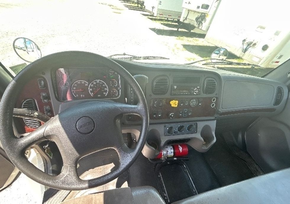 Cab and Chassis Truck-Light and Medium Duty Trucks-Freightliner-2020-M2-Prince George-VA-156,172\n\t\tmiles-$ 48,000 - Image 17