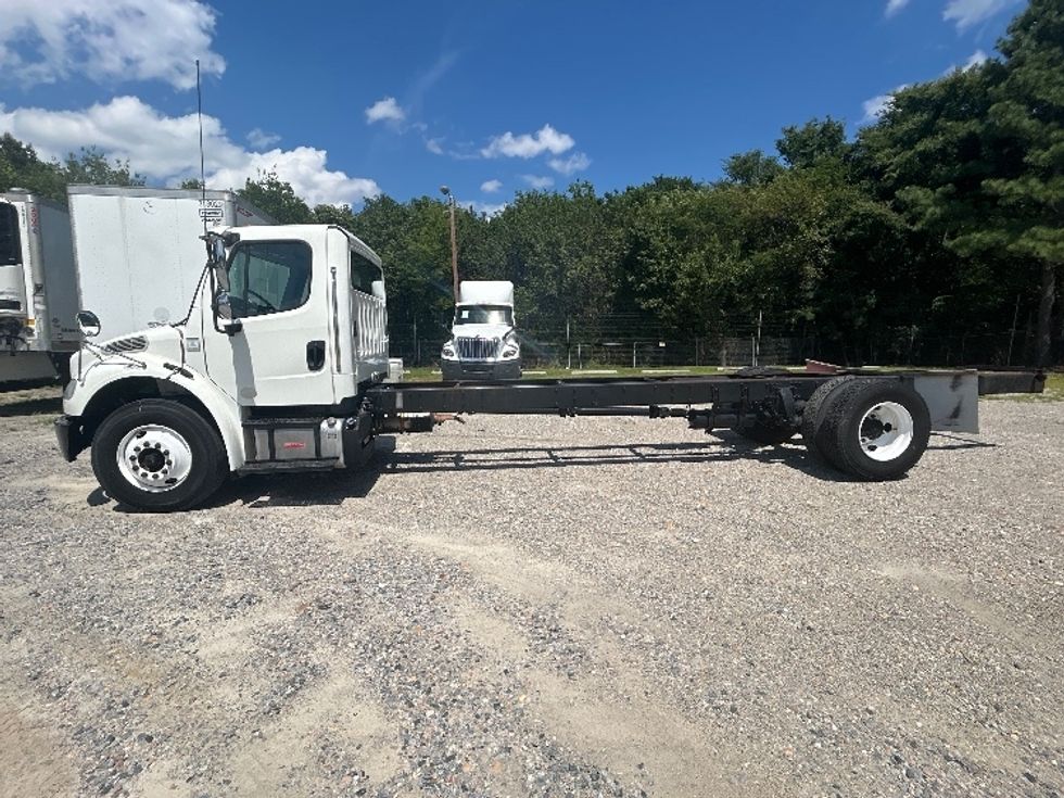 Cab and Chassis Truck-Light and Medium Duty Trucks-Freightliner-2020-M2-Prince George-VA-156,172\n\t\tmiles-$ 48,000 - Image 4
