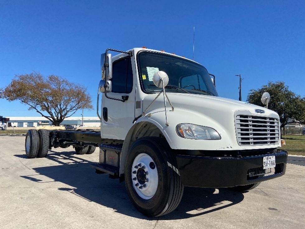 Cab and Chassis Truck-Light and Medium Duty Trucks-Freightliner-2020-M2-San Antonio-TX-383,652\n\t\tmiles-$ 22,250 - Image 1