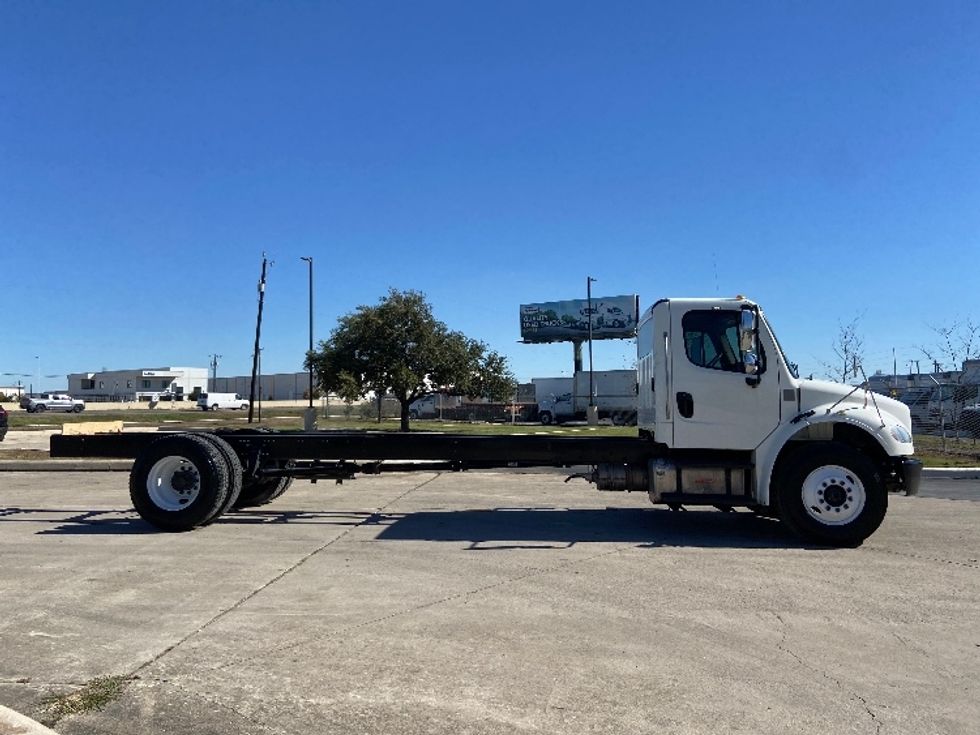 Cab and Chassis Truck-Light and Medium Duty Trucks-Freightliner-2020-M2-San Antonio-TX-383,652\n\t\tmiles-$ 22,250 - Image 11
