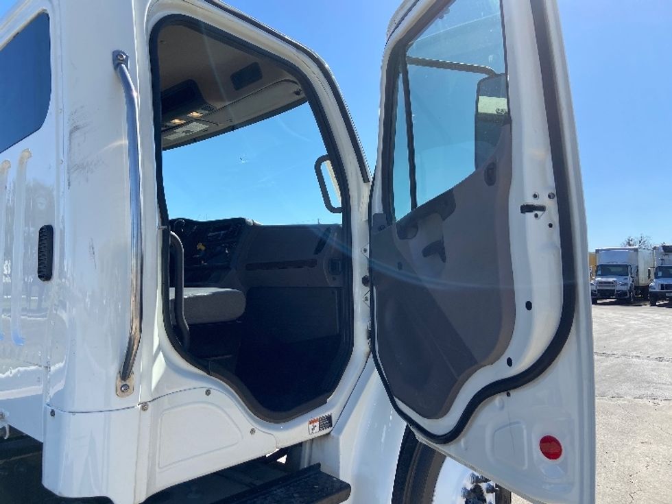 Cab and Chassis Truck-Light and Medium Duty Trucks-Freightliner-2020-M2-San Antonio-TX-383,652\n\t\tmiles-$ 22,250 - Image 16