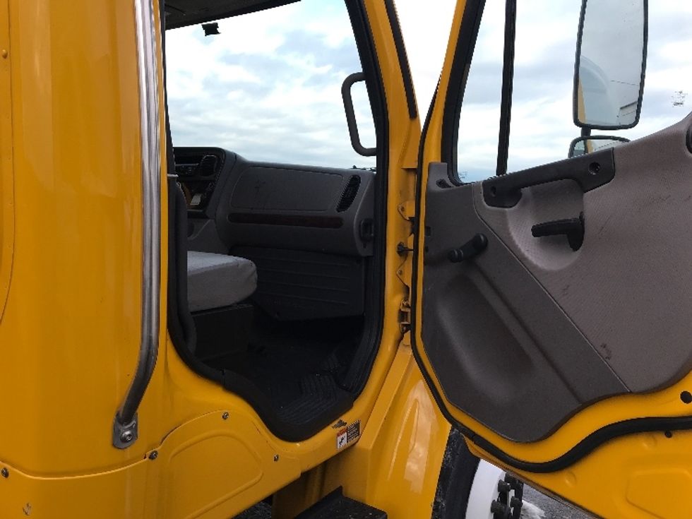 Cab and Chassis Truck-Light and Medium Duty Trucks-Freightliner-2020-M2-Spokane Valley-WA-112,162\n\t\tmiles-$ 41,250 - Image 16