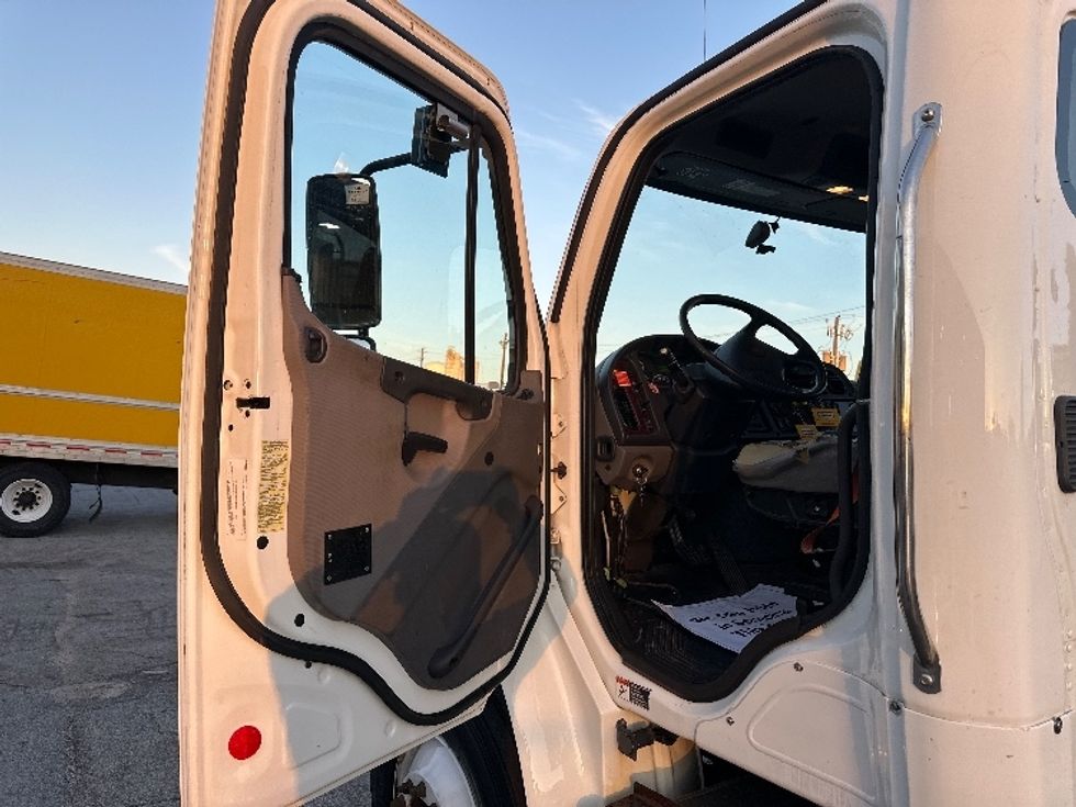 Cab and Chassis Truck-Light and Medium Duty Trucks-Freightliner-2020-M2-Wabash-IN-222,598\n\t\tmiles-$ 30,500 - Image 12