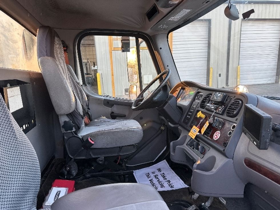 Cab and Chassis Truck-Light and Medium Duty Trucks-Freightliner-2020-M2-Wabash-IN-222,598\n\t\tmiles-$ 30,500 - Image 18