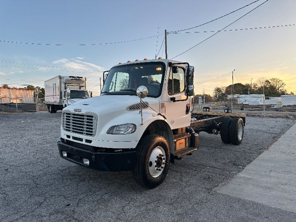 Cab and Chassis Truck-Light and Medium Duty Trucks-Freightliner-2020-M2-Wabash-IN-222,598\n\t\tmiles-$ 30,500 - Image 3