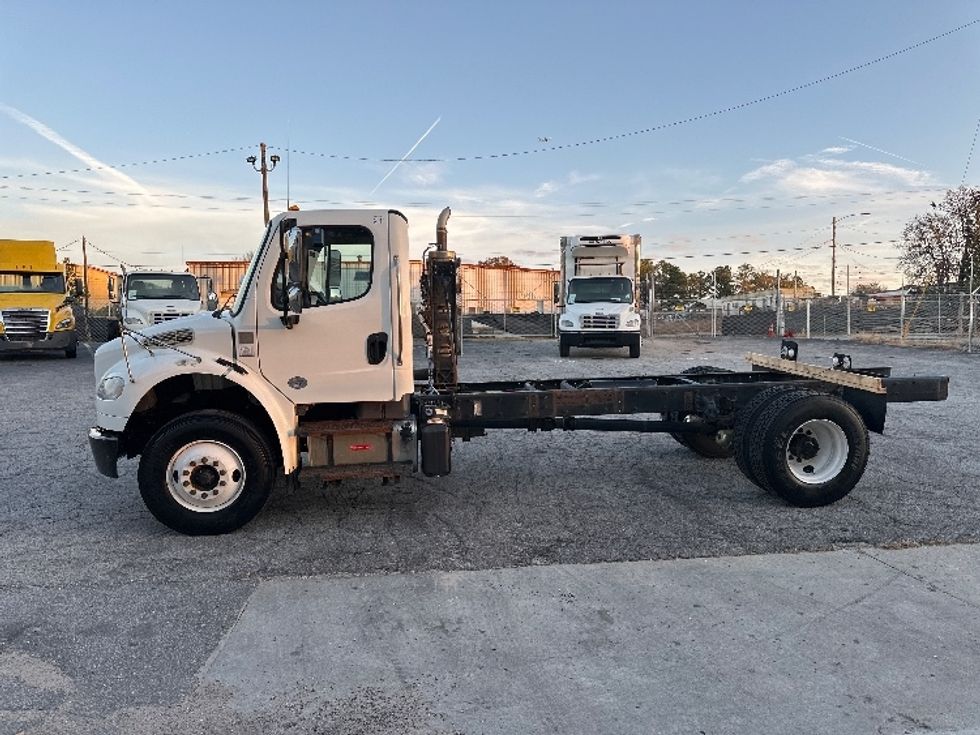 Cab and Chassis Truck-Light and Medium Duty Trucks-Freightliner-2020-M2-Wabash-IN-222,598\n\t\tmiles-$ 30,500 - Image 4