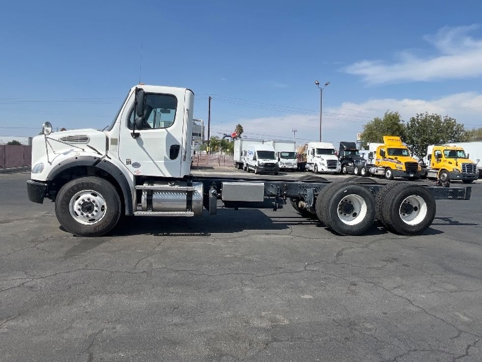 Cab and Chassis Truck-Light and Medium Duty Trucks-Freightliner-2020-M211264S-Bakersfield-CA-236,005\n\t\tmiles-$ 85,500 - Image 4