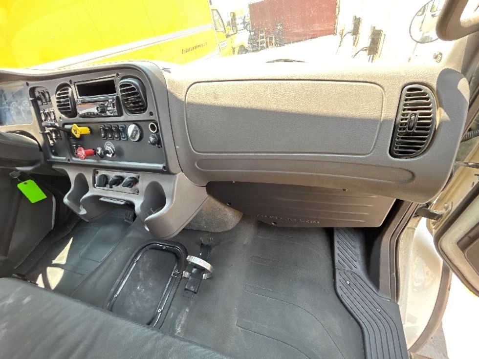 Cab and Chassis Truck-Light and Medium Duty Trucks-Freightliner-2020-M211264S-Bakersfield-CA-236,005\n\t\tmiles-$ 85,500 - Image 20