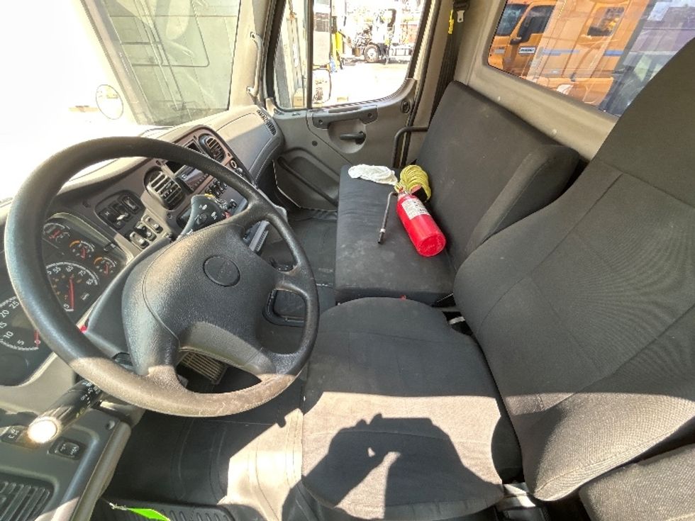 Cab and Chassis Truck-Light and Medium Duty Trucks-Freightliner-2020-M211264S-Bakersfield-CA-236,005\n\t\tmiles-$ 85,500 - Image 18