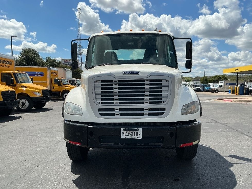 Cab and Chassis Truck-Light and Medium Duty Trucks-Freightliner-2020-M211264S-San Antonio-TX-165,392\n\t\tmiles-$ 89,750 - Image 2