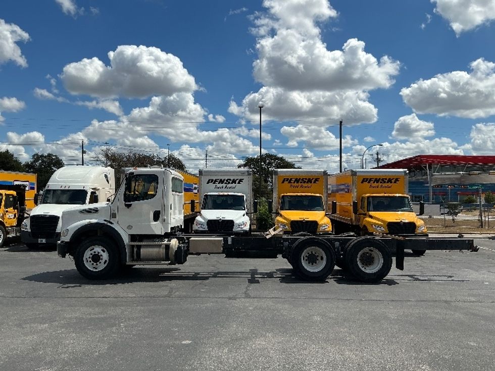 Cab and Chassis Truck-Light and Medium Duty Trucks-Freightliner-2020-M211264S-San Antonio-TX-165,392\n\t\tmiles-$ 89,750 - Image 4