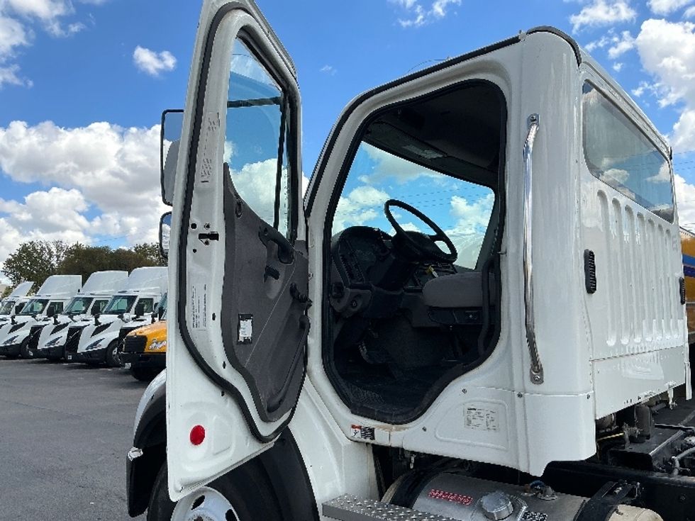 Cab and Chassis Truck-Light and Medium Duty Trucks-Freightliner-2020-M211264S-San Antonio-TX-165,392\n\t\tmiles-$ 89,750 - Image 12