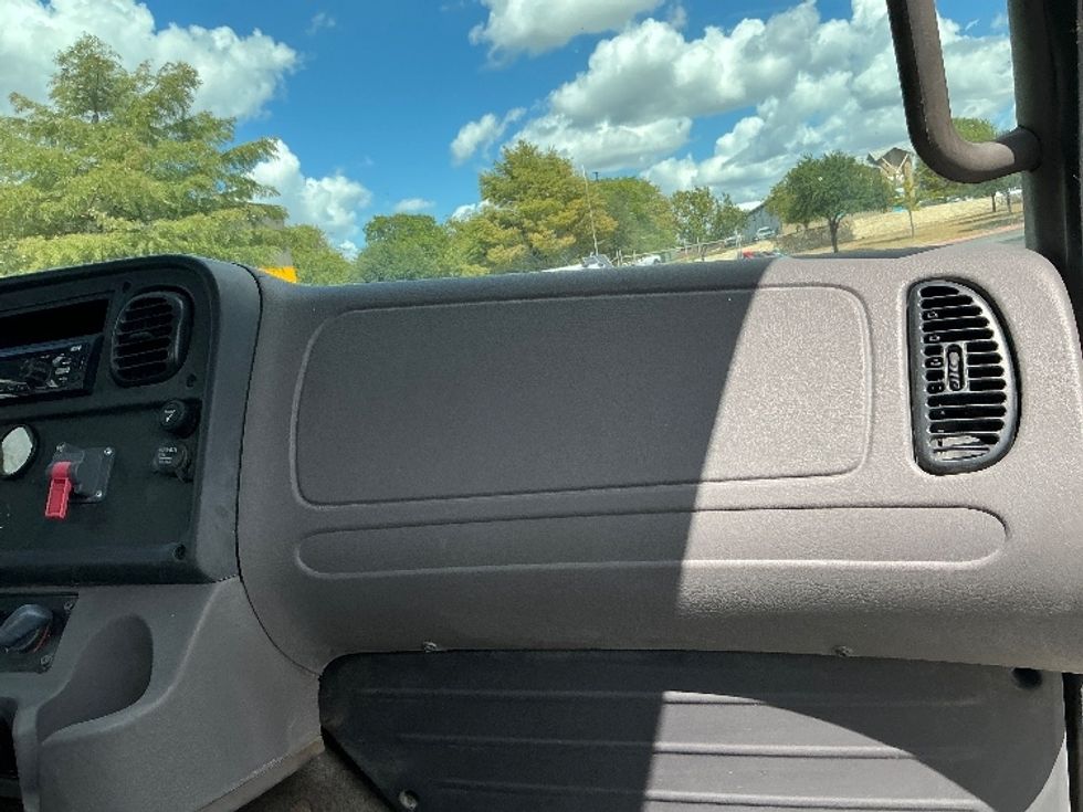 Cab and Chassis Truck-Light and Medium Duty Trucks-Freightliner-2020-M211264S-San Antonio-TX-165,392\n\t\tmiles-$ 89,750 - Image 17