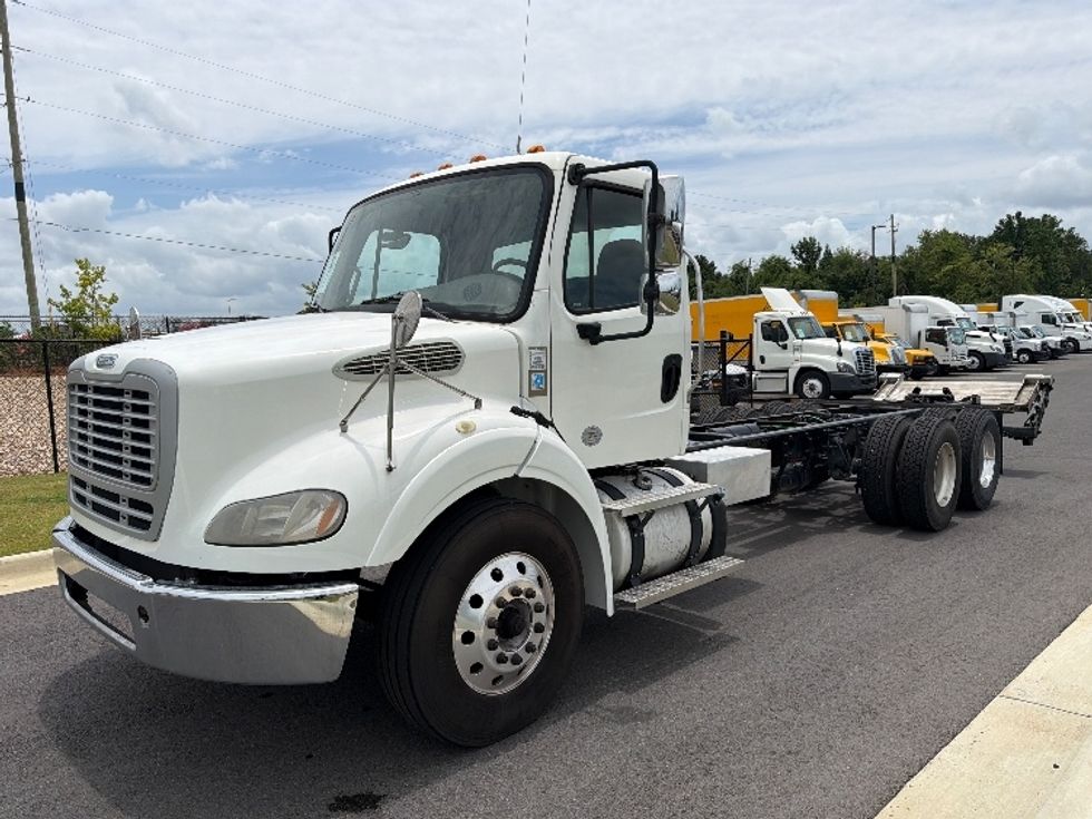 Cab and Chassis Truck-Light and Medium Duty Trucks-Freightliner-2020-M211264S-Shreveport-LA-310,141\n\t\tmiles-$ 83,500 - Image 3